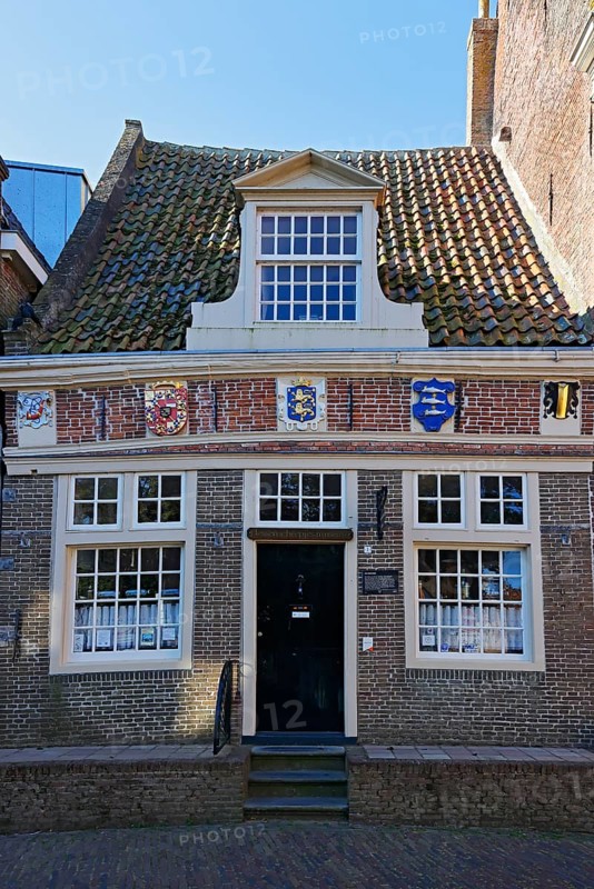 Bottle ship museum, Flessenscheepjes Museum, supposedly the largest bottle ship museum in the world in the historic Spuihuisje house from the 17th century, historic centre of Enkhuizen, North Holland, West Friesland, Netherlands