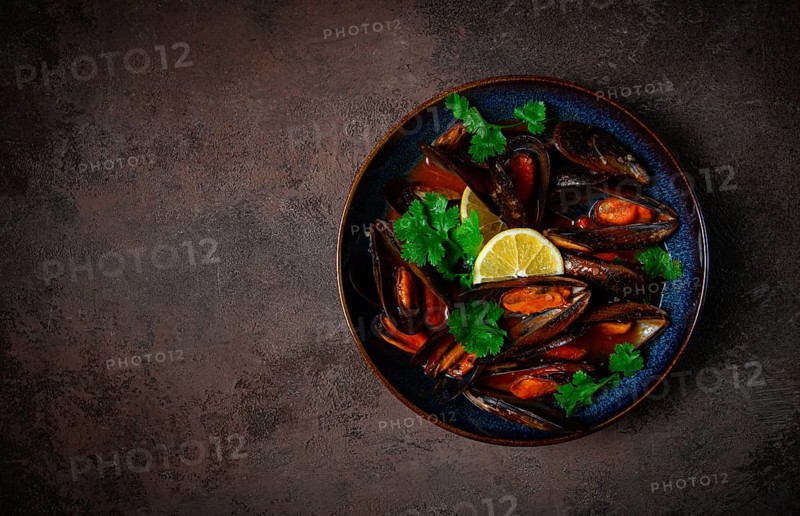 Mussels in tomato sauce, homemade, no people