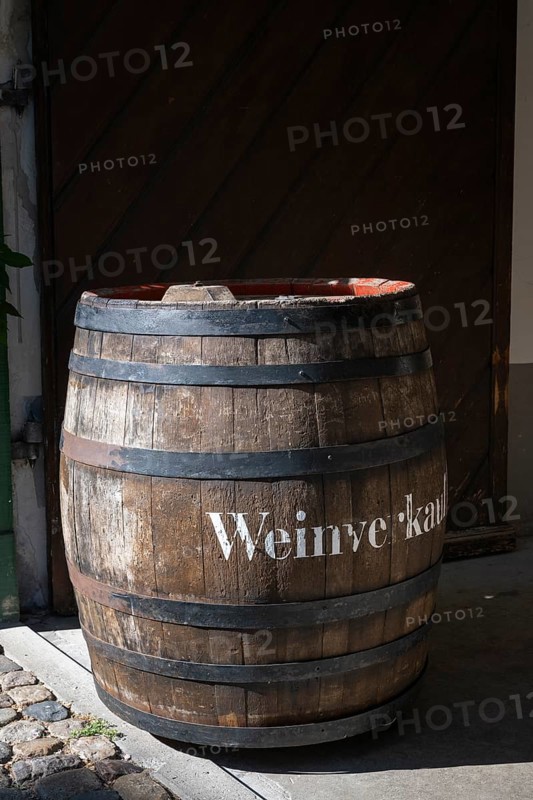 Old wine barrel on a house wall with the inscription Weinverkauf as a decorative advertising medium, Staufen im Breisgau, wine-growing region, Breisgau-Hochschwarzwald district, Black Forest, Baden-Württemberg, Germany, Europe