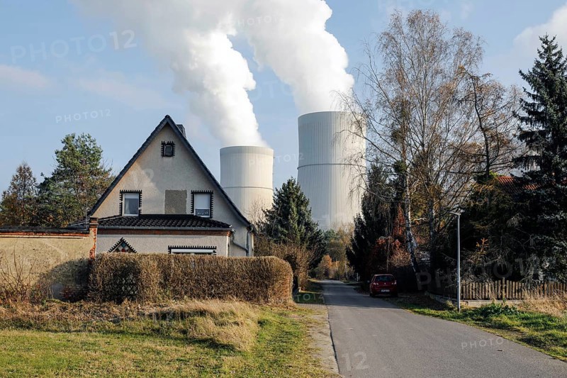 Schwarze Pumpe lignite-fired power plant operated by LEAG Lausitz Energie Kraftwerke AG. The phase-out of coal-fired power generation is to take place by 2038, 11.11.2021