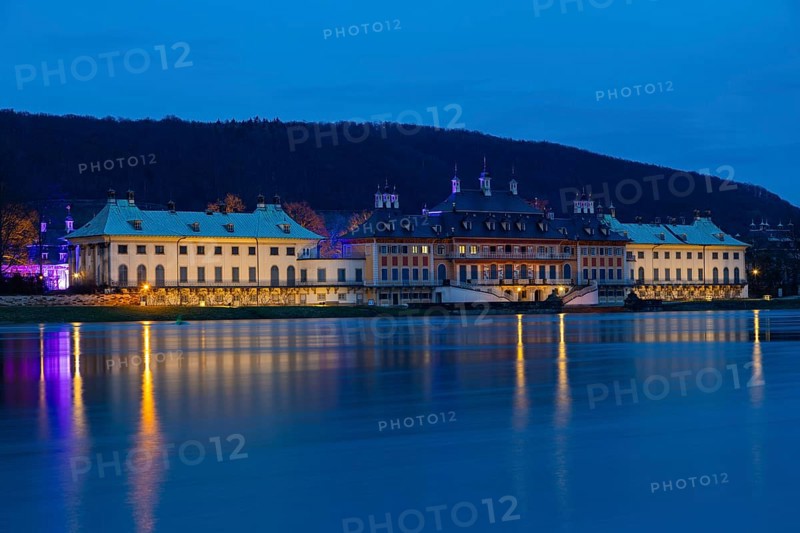Due to the heavy precipitation in the form of snow and rain, the Elbe has risen again. The Elbe meadows at Pirna Castle are partially flooded, Dresden, Saxony, Germany, Europe
