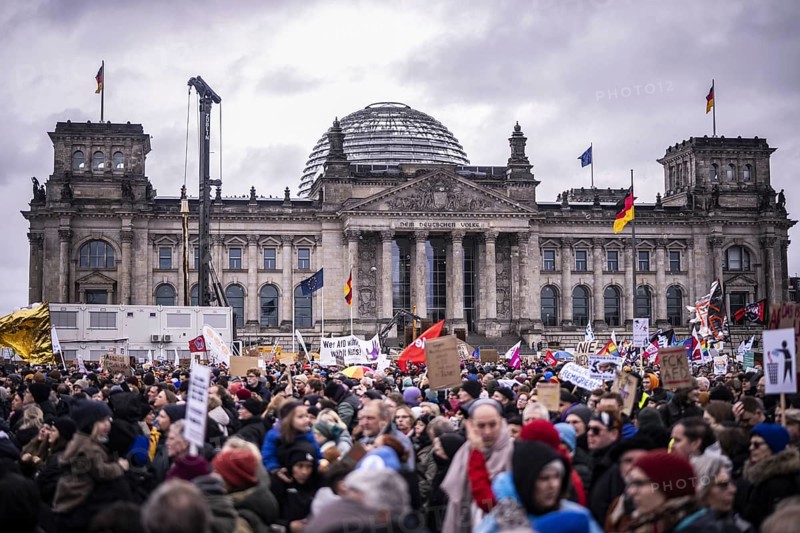 150, 000 people gather around the Bundestag in Berlin to build a human wall against the shift to the right in society. We are the firewall chanted demonstrators from a wide range of social groups. Recordings on 03.02.2024 in Berlin