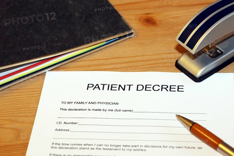 Symbolic image: Healthcare proxy, living will in English on a desk