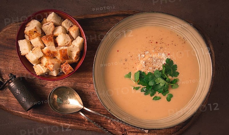 Cream soup, mashed soup, beige, mushroom, onion, cauliflower, vegetarian soup
