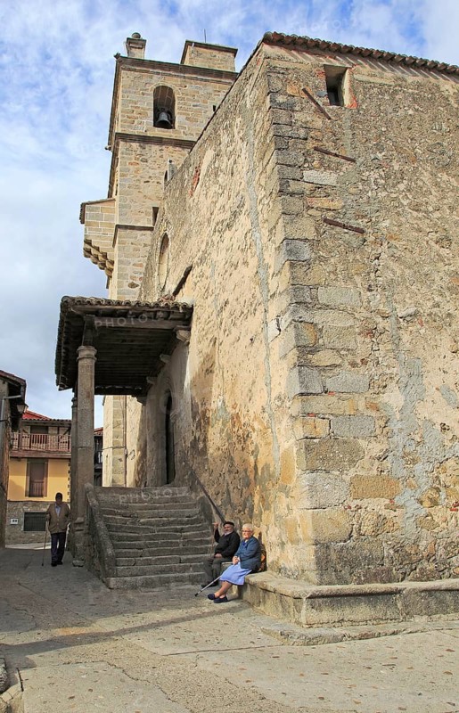 Old man and woman sitting by church in Garganta la Olla, La Vera, Extremadura, Spain, Europe
