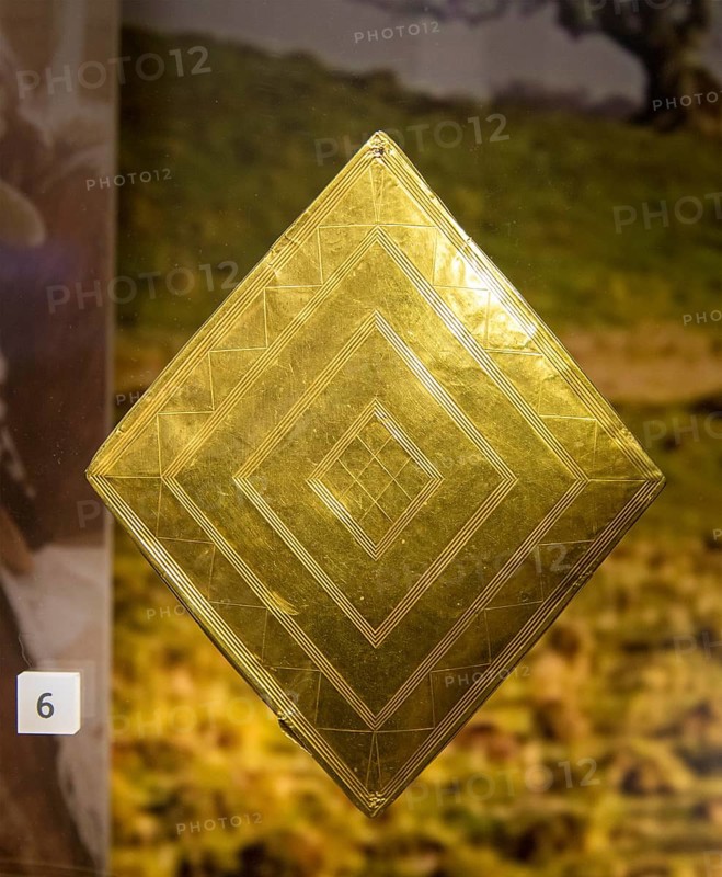 Gold lozenge-shaped sheet from the Bush Barrow chieftain burial site. With permission of Wiltshire Museum, Devizes, England, UK