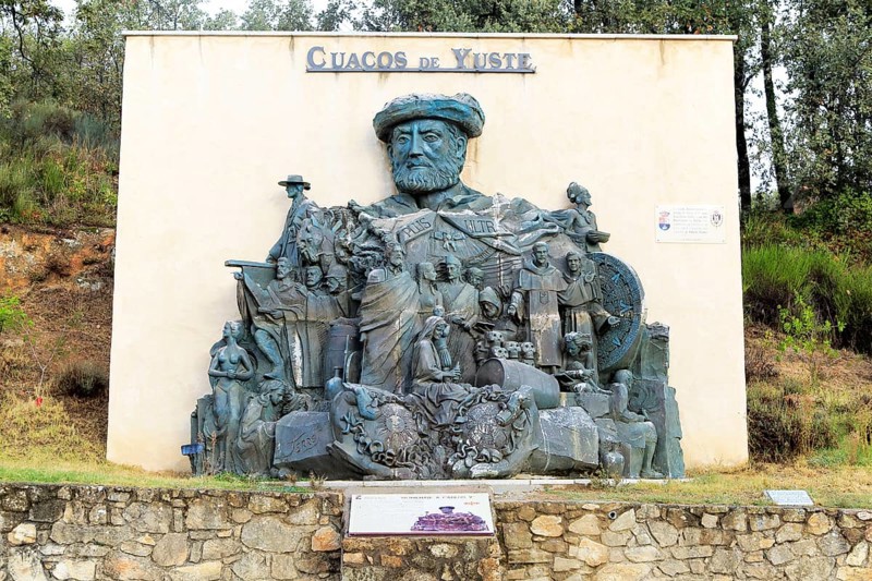 Memorial sculpture to Holy Roman Emperor Carlos V, Cuacos de Yuste, La Vera, Extremadura, Spain, Europe