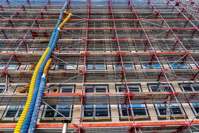 Large construction site, scaffolded shell of an office building complex, air hoses for building ventilation, heating, O-Werk Campus in Bochum, North Rhine-Westphalia, Germany, Europe