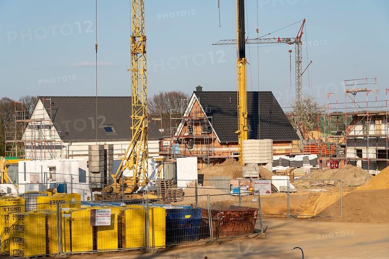 New development area, Am Schwan, in Wesel, where 70 detached and semi-detached houses are being built, Lower Rhine, Germany, Europe