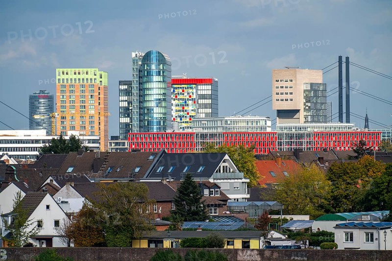 The skyline of Düsseldorf, with the skyscrapers in the Media Harbour, Rhine bridges, in front residential buildings on the Rhine in the Hamm district, Düsseldorf, North Rhine-Westphalia, Germany, Europe