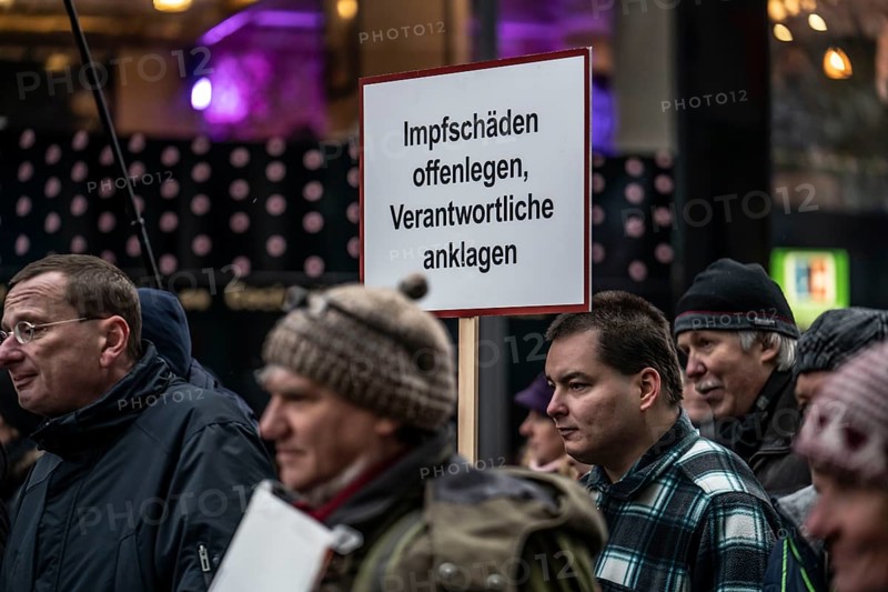 Demo by the group North Rhine-Westphalia Erwacht, a mixture of anti-vaccination activists, lateral thinkers, right-wing radicals, conspiracy theorists, nationalists, Essen, North Rhine-Westphalia, Germany, Europe