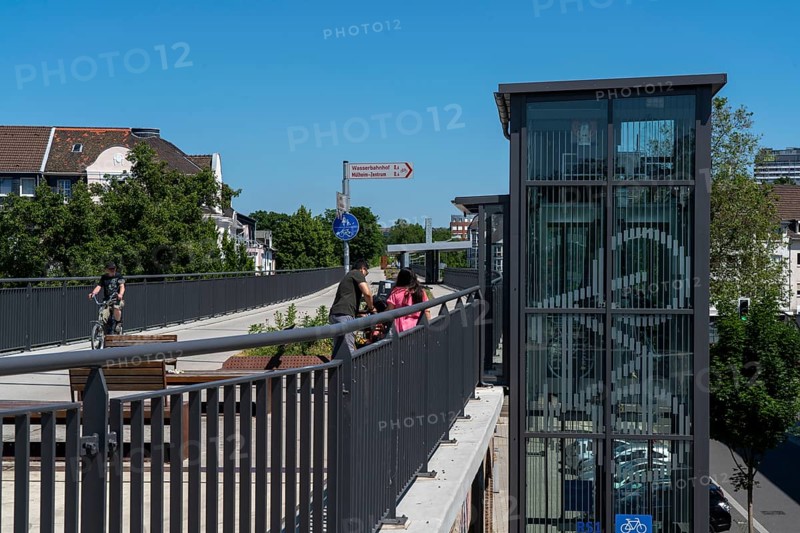 Cycle highway RS1, in Mülheim an der Ruhr, on a former railway viaduct, in the middle of the city centre, bicycle lift in the city centre onto the cycle route, North Rhine-Westphalia, Germany, Europe