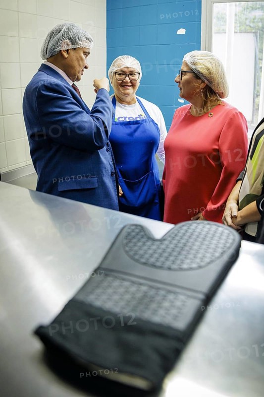 Svenja Schulze (SPD), Federal Minister for Economic Cooperation and Development, during a visit to the Social Aid Registration Centre (Centro Cadastro Unico) . Here with the Brazilian Minister for Social Development, Wellington Dias. Rio de Janeiro, 13.02.2013. Photographed on behalf of the Federal Ministry for Economic Cooperation and Development
