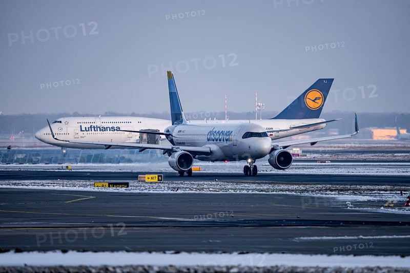 Lufthansa Boeing 747-8, Discover Airbus A320-200, on the way to Runway West, Frankfurt FRA Airport, Fraport, in winter, Hesse, Germany, Europe
