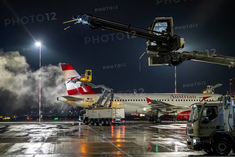 Winter at Frankfurt Main Airport, FRA, Austrian aircraft being de-iced by de-icing vehicles, Hesse, Germany, Europe