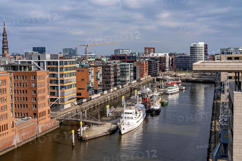 Sandtorhafen, traditional ship harbour, Hafencity Hamburg, new district on the Elbe, on the site of the former free port, residential units for 14, 000 people, 3, 000 hotel beds, 45, 000 jobs, Hamburg, Germany, to be built here by the 2030s, Europe