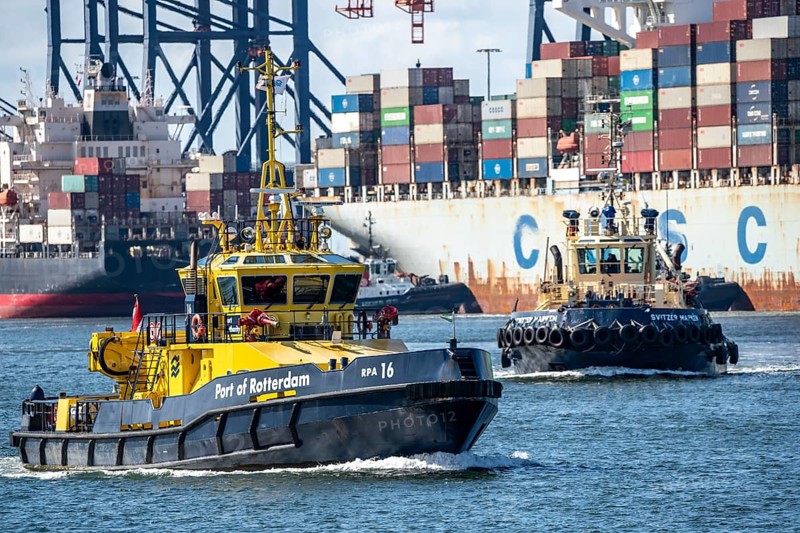 Europoort, Port of Rotterdam, harbour tug, bowser, in front of the Euromax Container Terminal, Netherlands