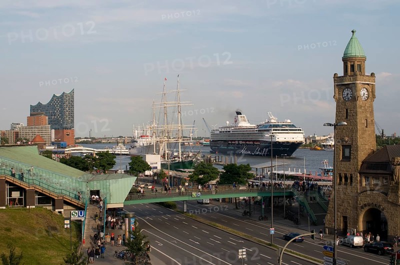 Europe, Germany, Hamburg, Elbe, harbour, Elbe Philharmonic Hall, passenger ship Mein Schiff 1, St. Pauli Landungsbrücken, glass tower, Hamburg, Hamburg, Federal Republic of Germany, Europe