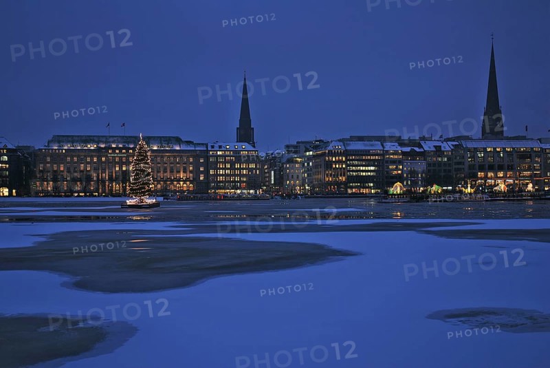 Germany, Hamburg, City, Inner Alster Lake, evening light, blue hour, Ballindamm, Christmas tree on the Inner Alster Lake, ice, Hamburg, Hamburg, Federal Republic of Germany, Europe