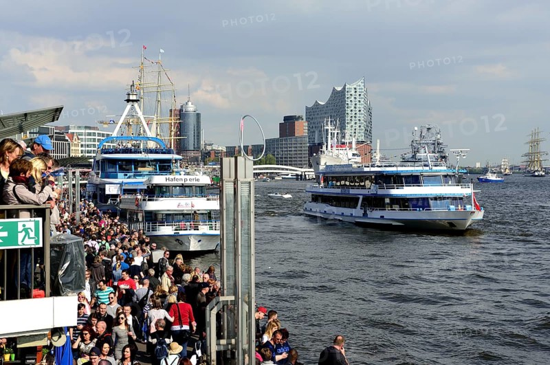 Germany, Hamburg, HafenCity, view to Elbe Philharmonic Hall, Hamburg's new concert hall, harbour birthday, parade, Hamburg, Hamburg, Federal Republic of Germany, Europe