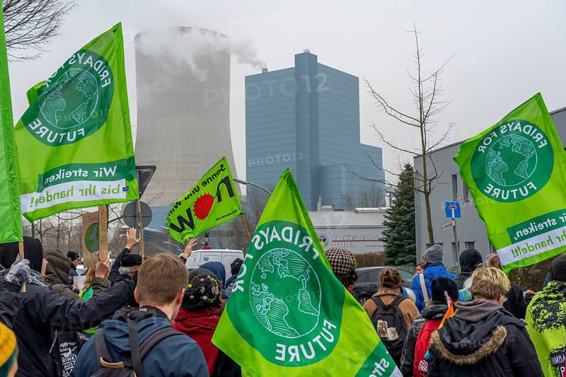 Protest action by the Fridays For Future movement at the Datteln 4 coal-fired power plant, against the commissioning of the power plant, as part of the coal compromise, the Uniper power plant is scheduled to go online in summer 2020