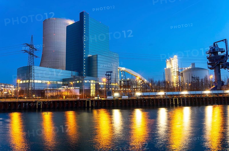 The Datteln 4 hard coal-fired power plant, operated by Uniper, on the Dormtund-Ems Canal, scheduled to go online in summer 2020 following the coal compromise, Datteln, Germany, Europe