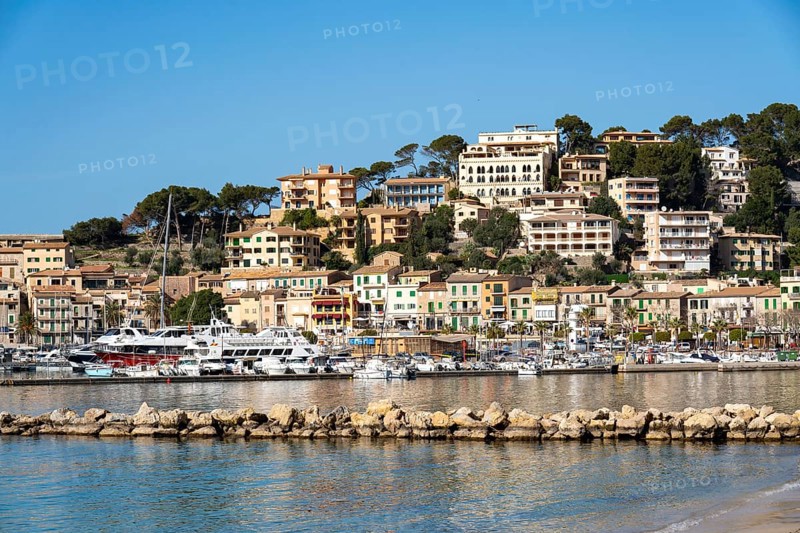 Coastal town of Port de Sóller in the north-west of the island, near Alconàsser, Serra de Tramuntana, Majorca, Spain, Europe