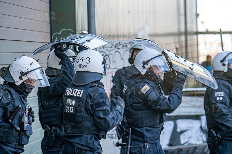 Beginning of the eviction of the Lützerath hamlet, camp of climate activists and squatters, at the Garzweiler 2 opencast lignite mine, by the police, Erkelenz, North Rhine-Westphalia, Germany, Europe