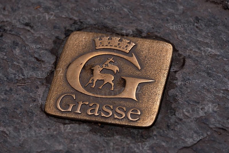 Brass plate with the inscription Grasse, coat of arms, city coat of arms, Grasse, Département Alpes-Maritimes, France, Europe