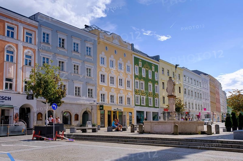 Main square with Dietmar fountain, Ried im Innkreis, Innviertel, Upper Austria, Austria, Europe