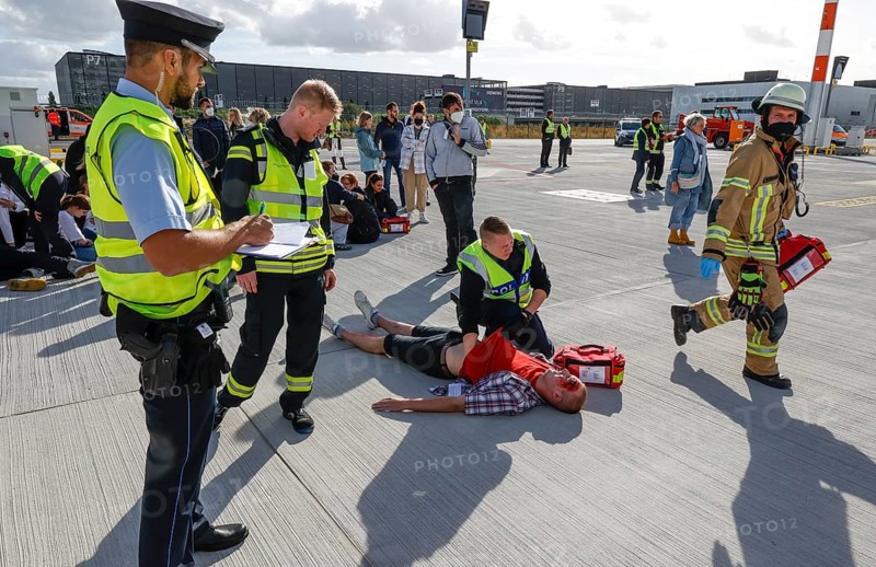 EASA emergency exercise at BER Airport, emergency services rehearsed an emergency in the aviation security area. The airport company rehearsed for an emergency together with the federal police and fire brigade as part of an emergency exercise, 11 October 2022