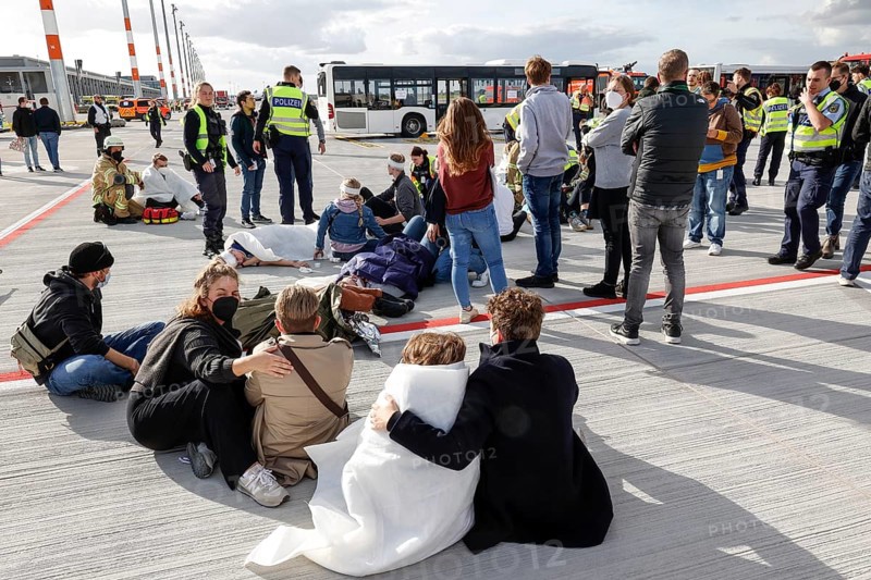 EASA emergency exercise at BER Airport, emergency services rehearsed an emergency in the aviation security area. The airport company rehearsed for an emergency together with the federal police and fire brigade as part of an emergency exercise, 11 October 2022