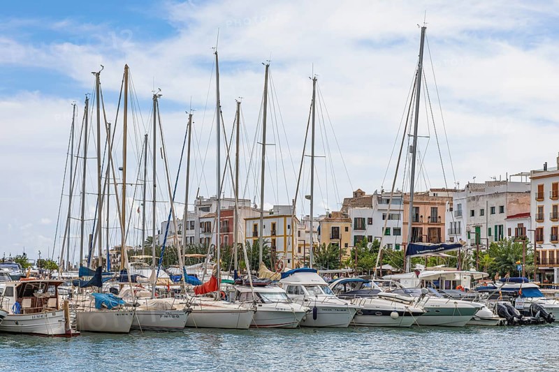 Sailing yachts anchored in the harbour of Eivissa, Ibiza Town, Ibiza, Balearic Islands, Mediterranean Sea, Spain, Europe