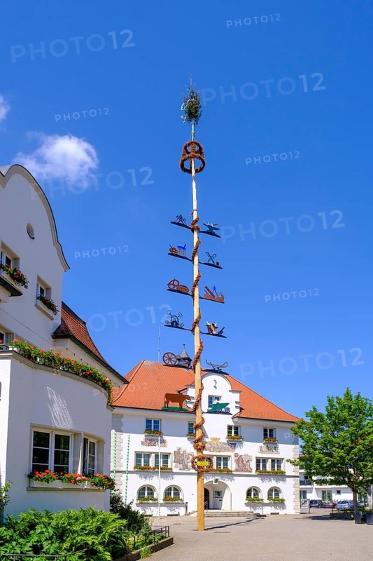 Town hall with maypole, Kisslegg, Upper Swabia, Allgäu, Baden-Württemberg, Germany, Europe