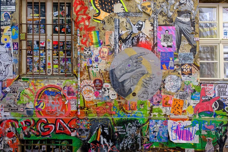 Art gallery, Haus Schwarzenberg, at the Hackesche Höfe, Berlin, Germany, Europe