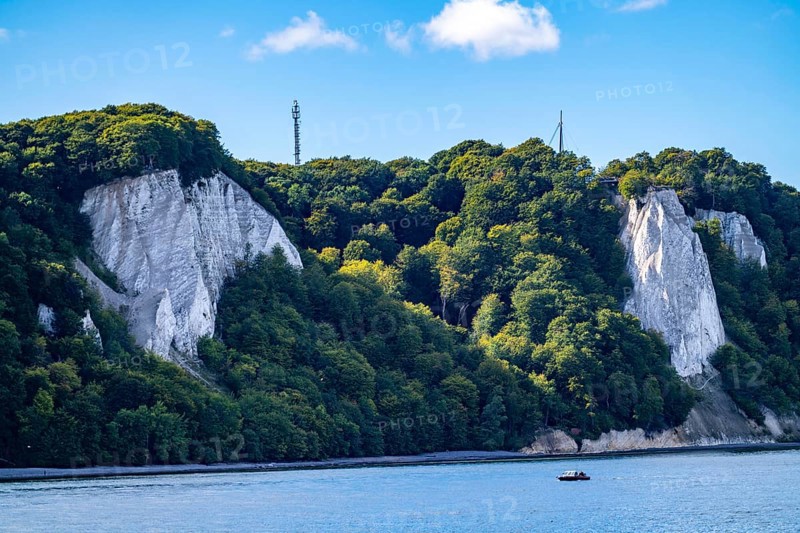 Chalk cliffs of Rügen, viewing platform at the famous rock formation Königsstuhl, in the Jasmund National Park, view of the Baltic Sea and the chalk cliff coast, between Sassnitz and Lohme, Mecklenburg-Western Pomerania, Germany, Europe