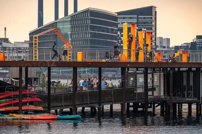Leisure facilities in Copenhagen harbour, Bølgen afslapningsanlæg, jetties with bathing areas, fitness facilities, open air gym, kayak hire, at Sydhavn, Denmark, Europe