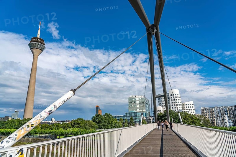 Pedestrian bridge over the Media Harbour, harbour entrance, Rhine near Düsseldorf, Rhineland, North Rhine-Westphalia, Germany, Europe