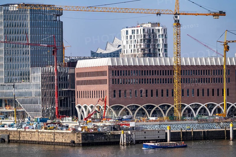 Final construction work on Westfield Hamburg-Überseequartier, Hafencity Hamburg, new district on the Elbe, on the site of the former free harbour, where residential units for 14, 000 people, 3, 000 hotel beds, 45, 000 jobs will be built by the 2030s, Hamburg, Germany, Europe