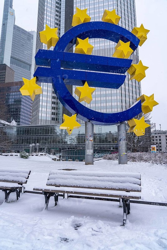 Winter in Frankfurt, euro sculpture at Willy-Brandt-Platz, snow-covered, Hesse, Germany, Europe