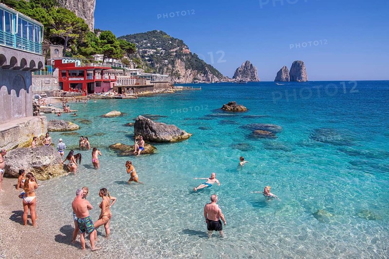 Marina Piccola bay on the south coast with the Faraglioni rocks, the island's landmarks, Capri, Campanian Archipelago, Gulf of Naples, Tyrrhenian Sea, Campania, Italy, Europe