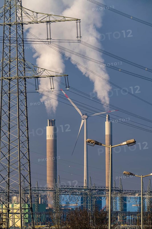 High-voltage power line, high-voltage pylon, chimney of the RZR Herten waste-to-energy plant, waste incineration, wind power plant on the Hoppenbruch slag heap, North Rhine-Westphalia, Germany, Europe