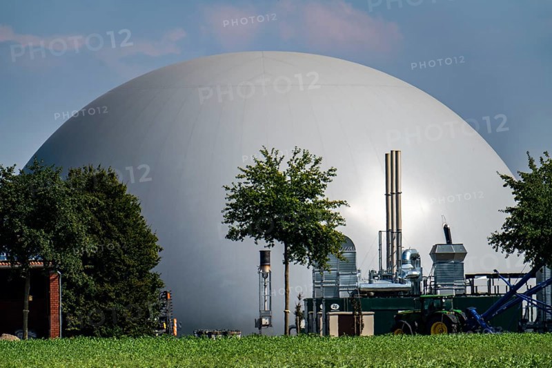 Biogas plant, storage silos, large buffer tank for hot water for intermediate energy storage, dome-shaped gas storage facility, Rietberg, North Rhine-Westphalia, Germany, Europe