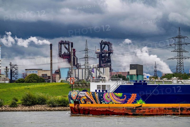 Thyssenkrupp Steel steelworks in Duisburg-Bruckhausen, blast furnaces 8 and 9, tanker Onion from Ineos, transporting butane gas, on the Rhine, Duisburg, North Rhine-Westphalia, Germany, Europe