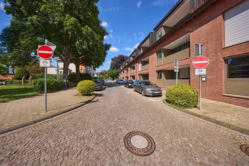 Traffic sign prohibiting entry to the one-way street Nonnenwall with residential buildings in Dülmen, Münsterland, Coesfeld district, North Rhine-Westphalia, Germany, Europe