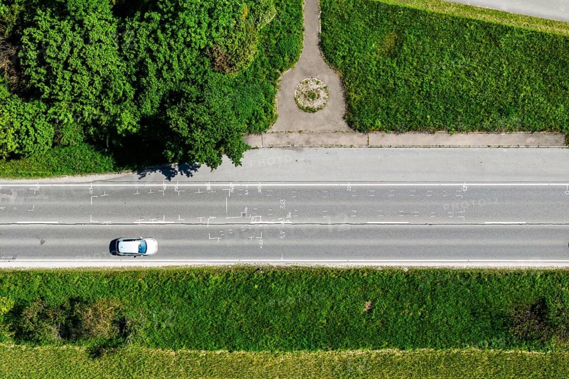 Drone photo of an accident scene. Traces of an accident on the B28 motorway near Dettingen an der Erms. An accident involving five vehicles resulted in several minor injuries and property damage of around 65, 000 euros. Dettingen an der Erms, Baden-Württemberg, Germany, Europe