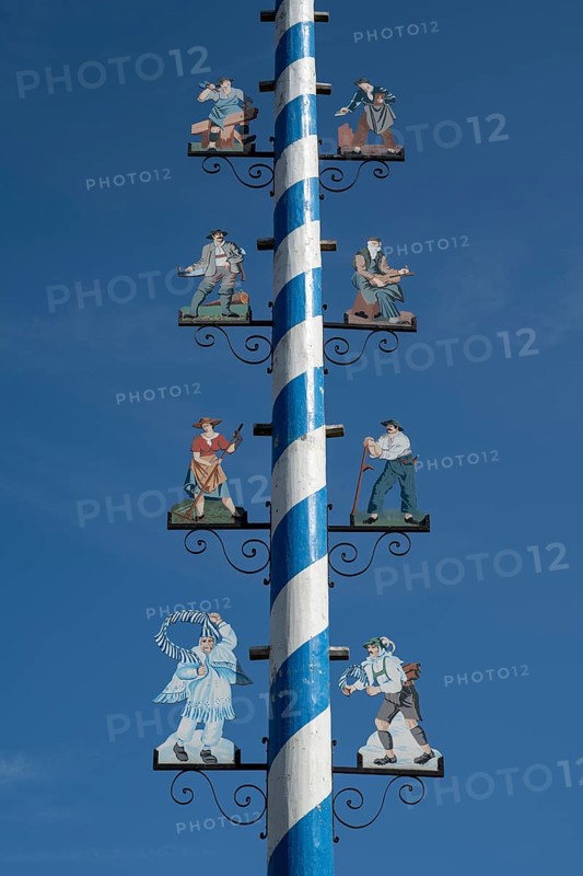 Maypole, craft guild tree, Mittenwald, Werdenfelser Land, Upper Bavaria, Bavaria, Germany, Europe