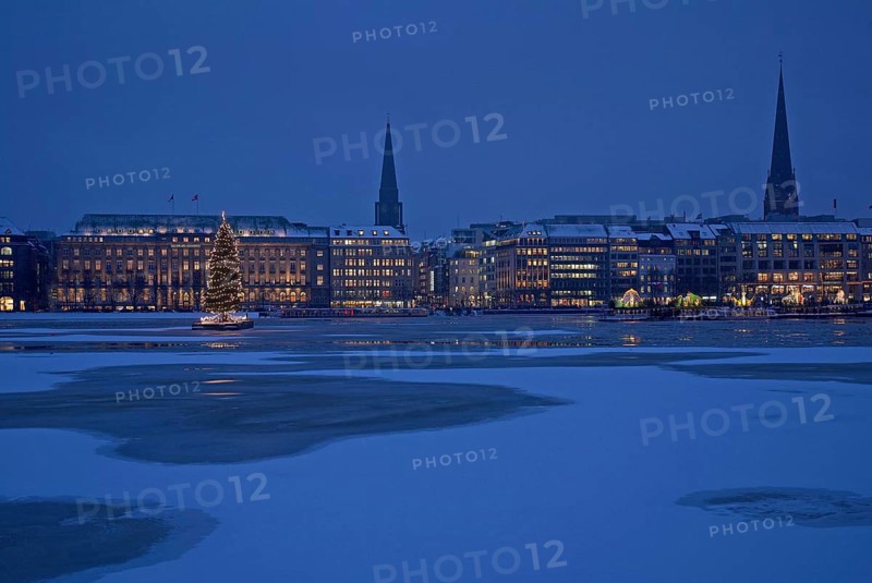 Germany, Hamburg, City, Inner Alster Lake, evening light, blue hour, Ballindamm, Christmas tree on the Inner Alster Lake, ice cream, Europe