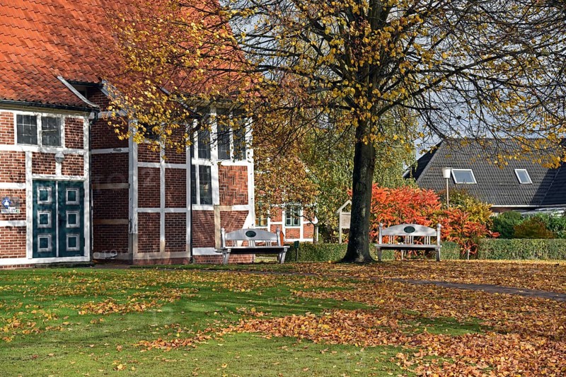 Europe, Germany, Lower Saxony, Hamburg Metropolitan Region, Altes Land, St. Marien-Kirche Grünendeich, churchyard, built in 1608, half-timbered, autumn, Altländer wedding benches, Europe