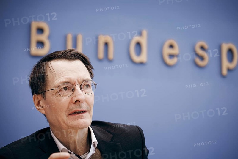 Karl Lauterbach (SPD), Federal Minister of Health, speaking at a federal press conference on the topic of quality of care and successful treatment 'Äì that'Äì why inpatient care must now be revolutionised, in Berlin, 30.01.2024